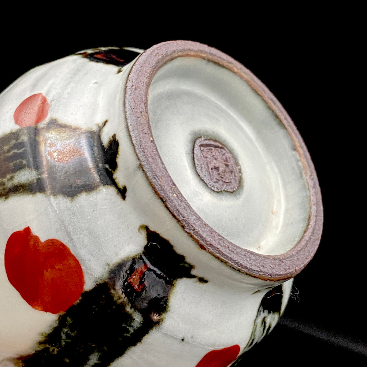 Kenji Kato, Recipient of the Gifu Prefecture Arts and Culture Honor and the Turkish Government’s Osman Hamdi Art Award, Shinsho Kiln, Pair of Yunomi Cups with Iron Glaze and Red Enamel Decoration (Tetsuyu Akasai Kumi-Yunomi) #468