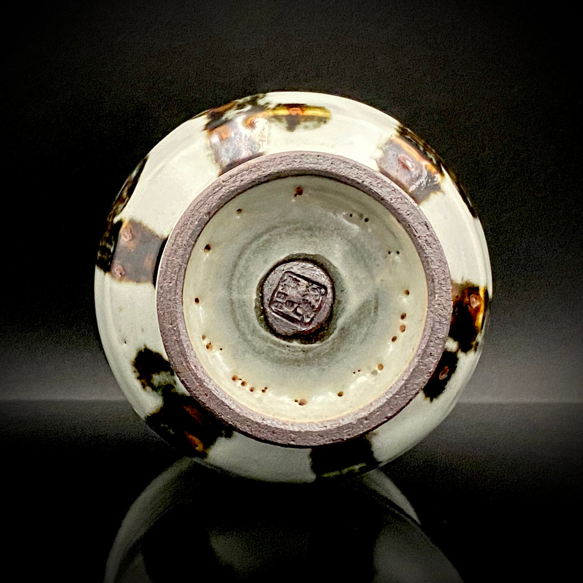 Kenji Kato, Recipient of the Gifu Prefecture Arts and Culture Honor and the Turkish Government’s Osman Hamdi Art Award, Shinsho Kiln, Pair of Yunomi Cups with Iron Glaze and Red Enamel Decoration (Tetsuyu Akasai Kumi-Yunomi) #468