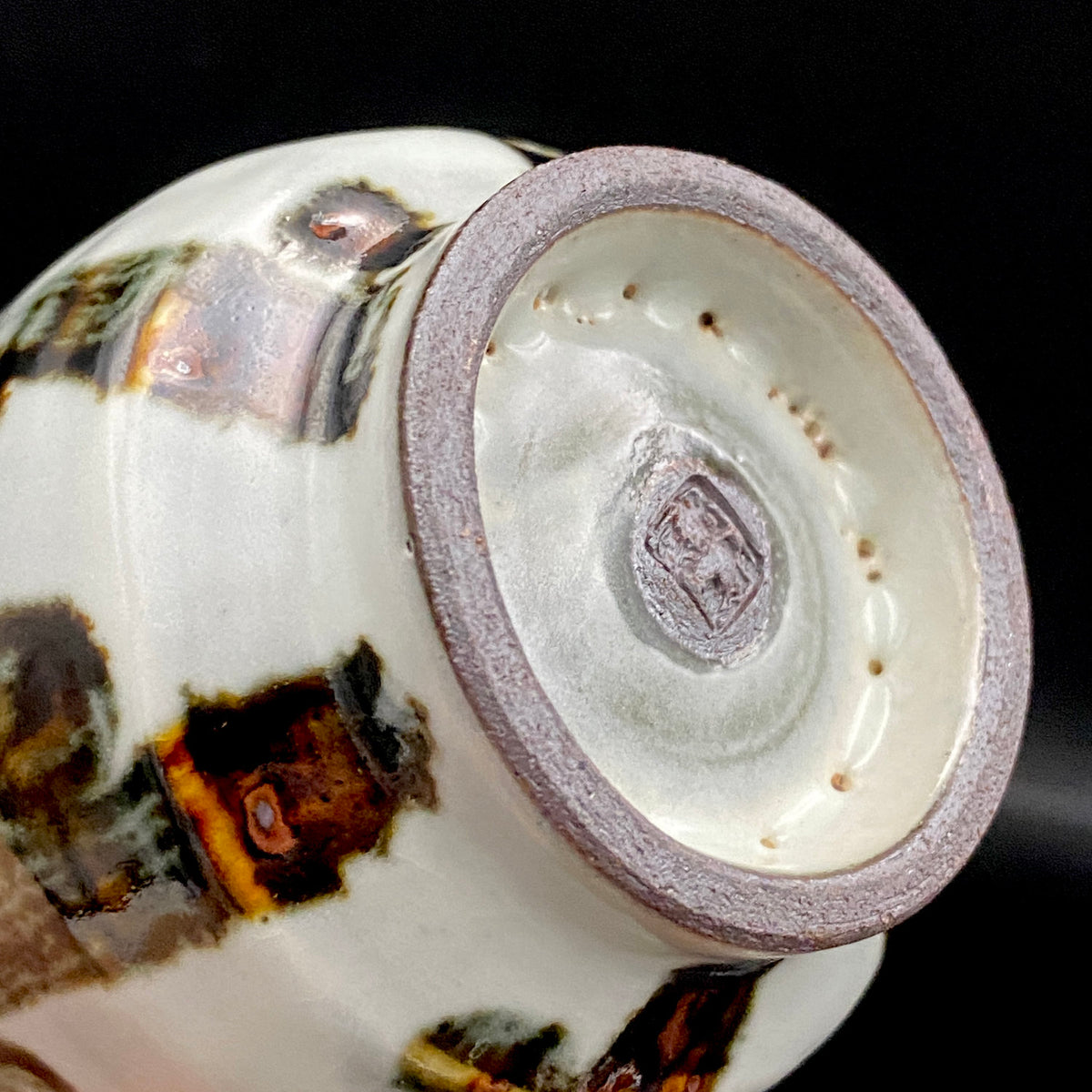 Kenji Kato, Recipient of the Gifu Prefecture Arts and Culture Honor and the Turkish Government’s Osman Hamdi Art Award, Shinsho Kiln, Pair of Yunomi Cups with Iron Glaze and Red Enamel Decoration (Tetsuyu Akasai Kumi-Yunomi) #468