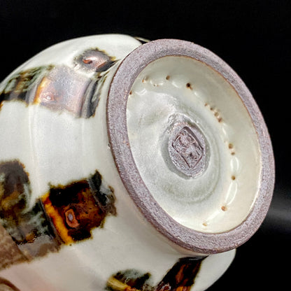 Kenji Kato, Recipient of the Gifu Prefecture Arts and Culture Honor and the Turkish Government’s Osman Hamdi Art Award, Shinsho Kiln, Pair of Yunomi Cups with Iron Glaze and Red Enamel Decoration (Tetsuyu Akasai Kumi-Yunomi) #468
