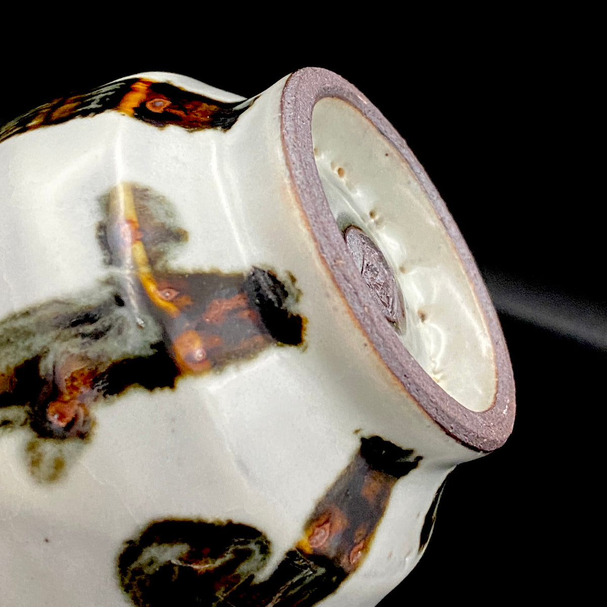 Kenji Kato, Recipient of the Gifu Prefecture Arts and Culture Honor and the Turkish Government’s Osman Hamdi Art Award, Shinsho Kiln, Pair of Yunomi Cups with Iron Glaze and Red Enamel Decoration (Tetsuyu Akasai Kumi-Yunomi) #468