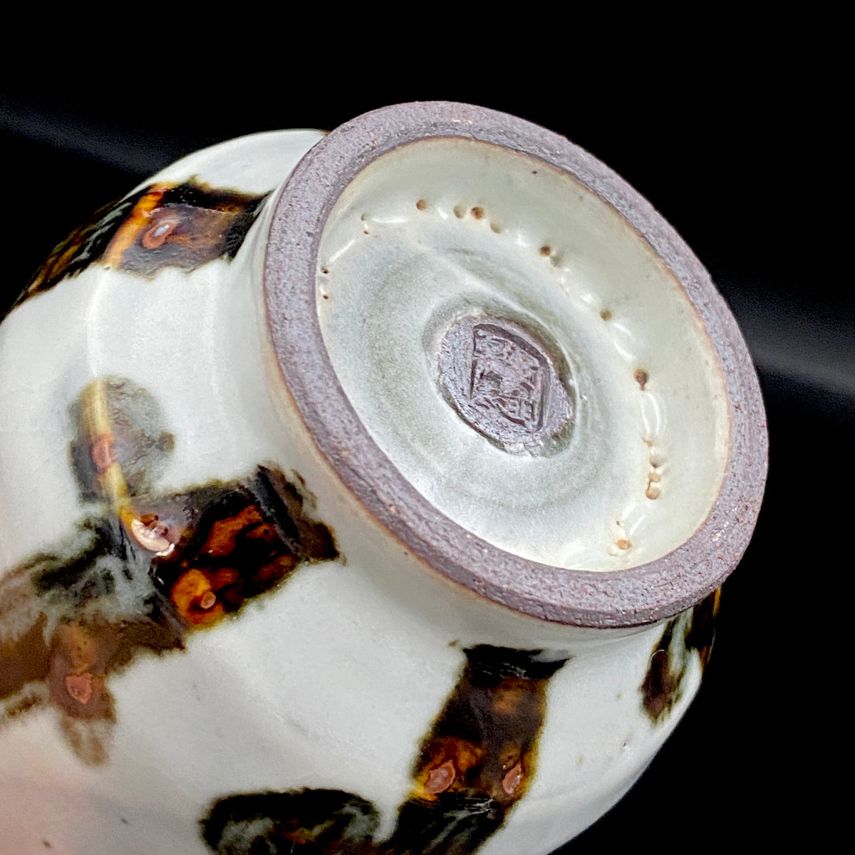 Kenji Kato, Recipient of the Gifu Prefecture Arts and Culture Honor and the Turkish Government’s Osman Hamdi Art Award, Shinsho Kiln, Pair of Yunomi Cups with Iron Glaze and Red Enamel Decoration (Tetsuyu Akasai Kumi-Yunomi) #468