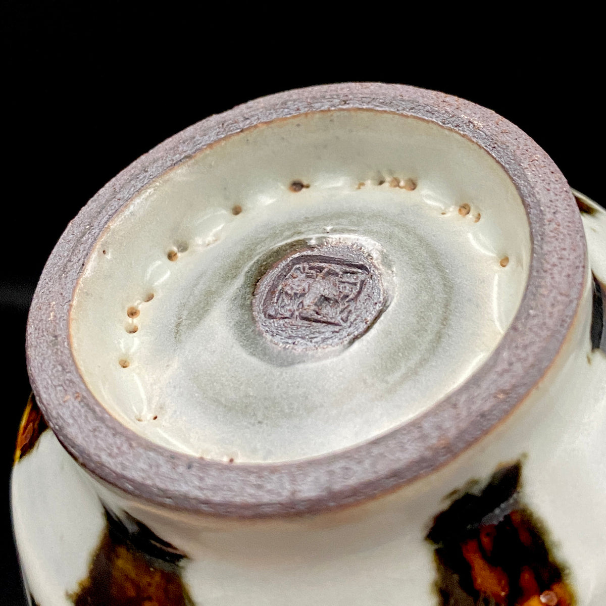 Kenji Kato, Recipient of the Gifu Prefecture Arts and Culture Honor and the Turkish Government’s Osman Hamdi Art Award, Shinsho Kiln, Pair of Yunomi Cups with Iron Glaze and Red Enamel Decoration (Tetsuyu Akasai Kumi-Yunomi) #468