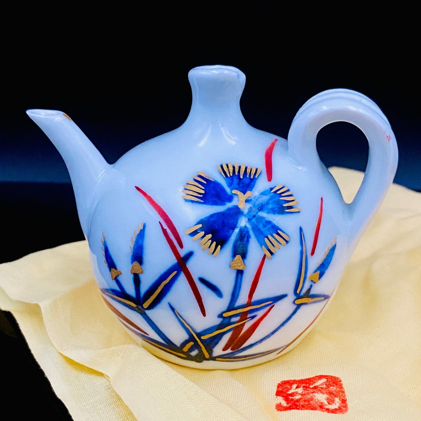 牧勇吉（Maki Yukichi）杰作 青花金彩蜻蛉花纹水注 掌心大小的洋酒用滴水器 #175