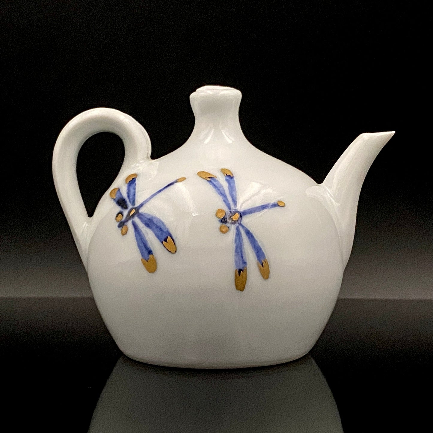 牧勇吉（Maki Yukichi）杰作 青花金彩蜻蛉花纹水注 掌心大小的洋酒用滴水器 #175