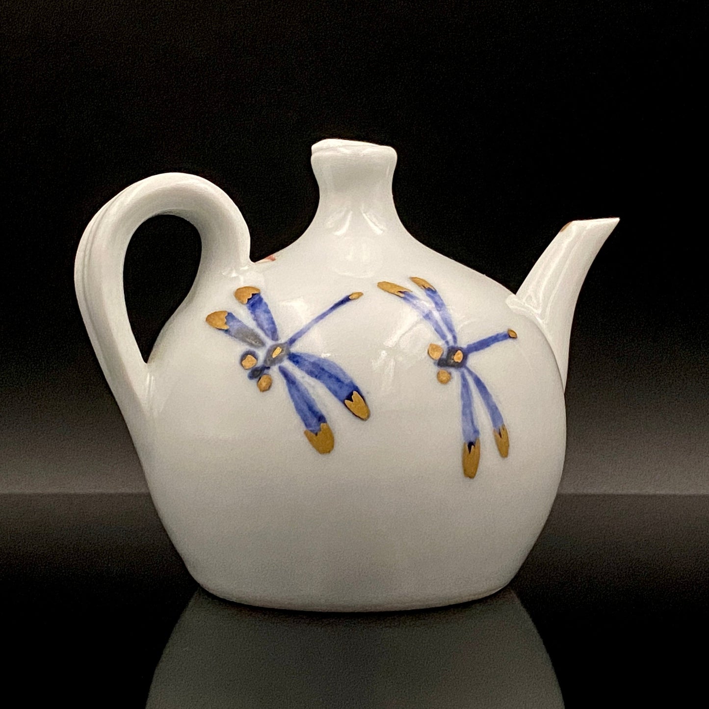 牧勇吉（Maki Yukichi）杰作 青花金彩蜻蛉花纹水注 掌心大小的洋酒用滴水器 #175