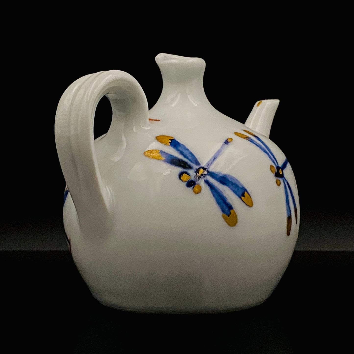 牧勇吉（Maki Yukichi）杰作 青花金彩蜻蛉花纹水注 掌心大小的洋酒用滴水器 #175