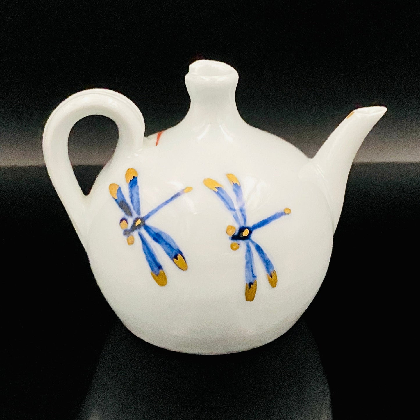 牧勇吉（Maki Yukichi）杰作 青花金彩蜻蛉花纹水注 掌心大小的洋酒用滴水器 #175