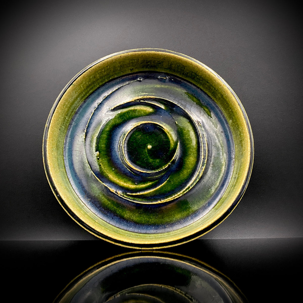 Houston (USA) | Member of the Kokugakai | Mashiko Potter and Pupil of Tatsuzo Shimaoka | Ken Matsuzaki | Plate with Swirl Pattern in Green and Blue Glazes | Dish for Snacks #477