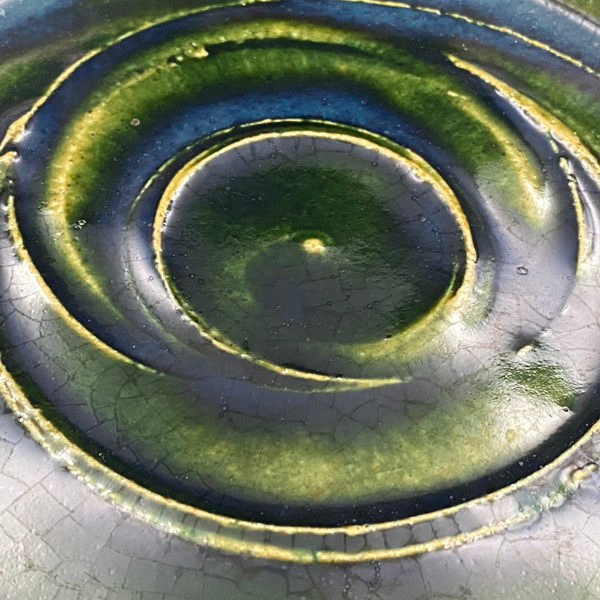 Houston (USA) | Member of the Kokugakai | Mashiko Potter and Pupil of Tatsuzo Shimaoka | Ken Matsuzaki | Plate with Swirl Pattern in Green and Blue Glazes | Dish for Snacks #477
