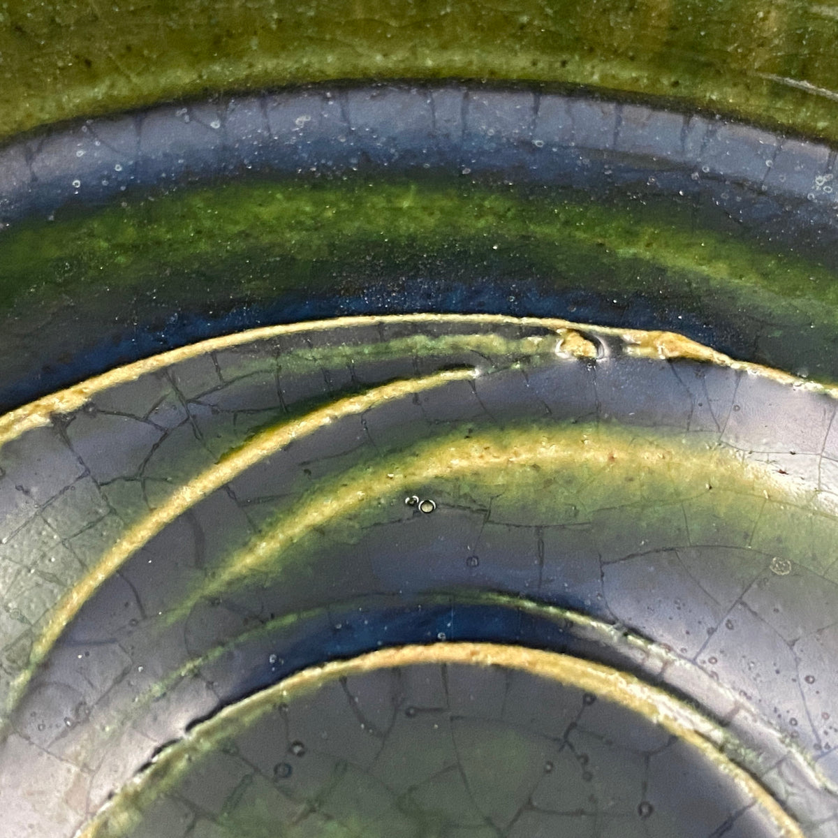 Houston (USA) | Member of the Kokugakai | Mashiko Potter and Pupil of Tatsuzo Shimaoka | Ken Matsuzaki | Plate with Swirl Pattern in Green and Blue Glazes | Dish for Snacks #477
