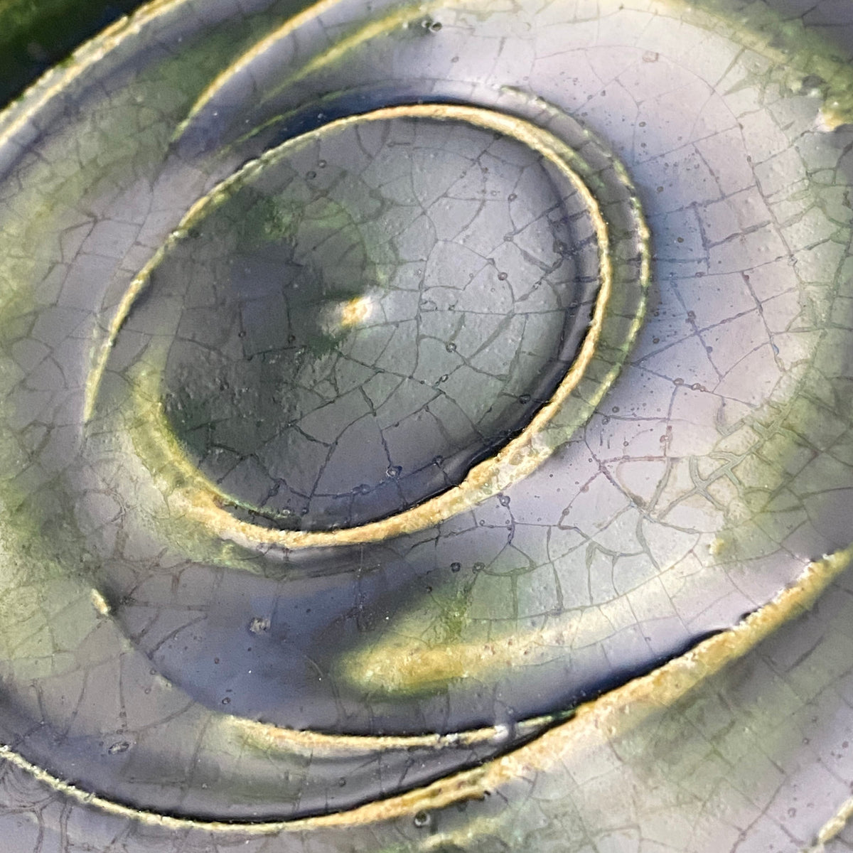 Houston (USA) | Member of the Kokugakai | Mashiko Potter and Pupil of Tatsuzo Shimaoka | Ken Matsuzaki | Plate with Swirl Pattern in Green and Blue Glazes | Dish for Snacks #477