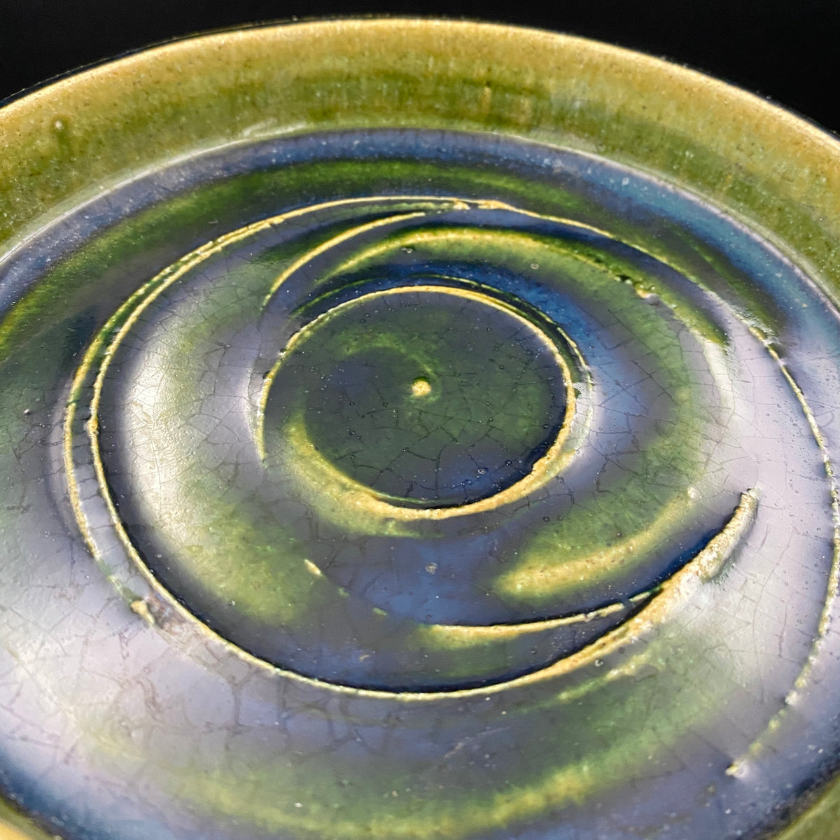 Houston (USA) | Member of the Kokugakai | Mashiko Potter and Pupil of Tatsuzo Shimaoka | Ken Matsuzaki | Plate with Swirl Pattern in Green and Blue Glazes | Dish for Snacks #477