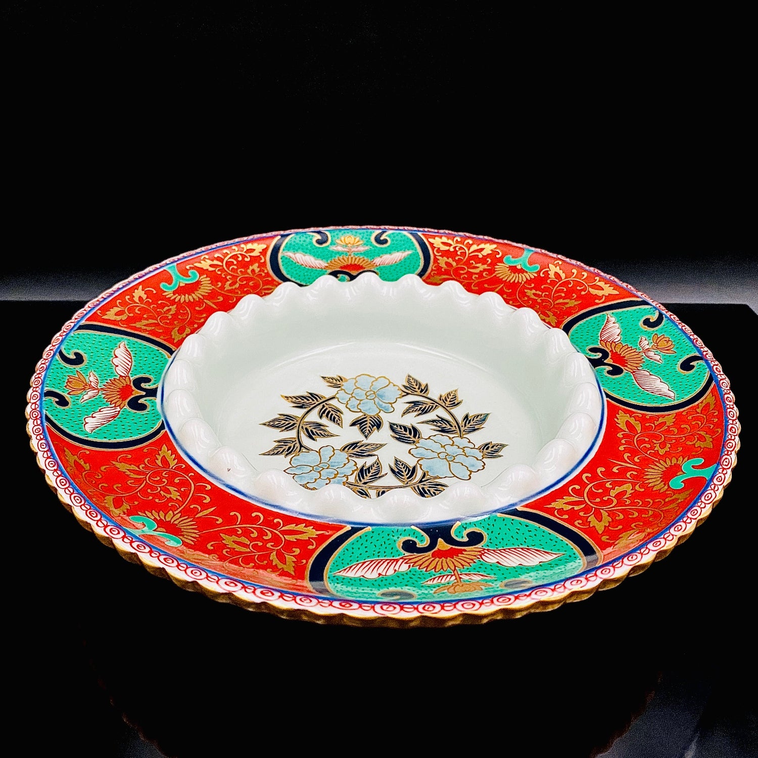 林九郎 献上錦菊割 灰皿古伊万里様式 古美術品 陶磁器 直径28 金彩 喫煙具 林九郎 作 金襴手染錦 大灰皿 古伊万里様式の再興 波佐見焼の至宝 #176