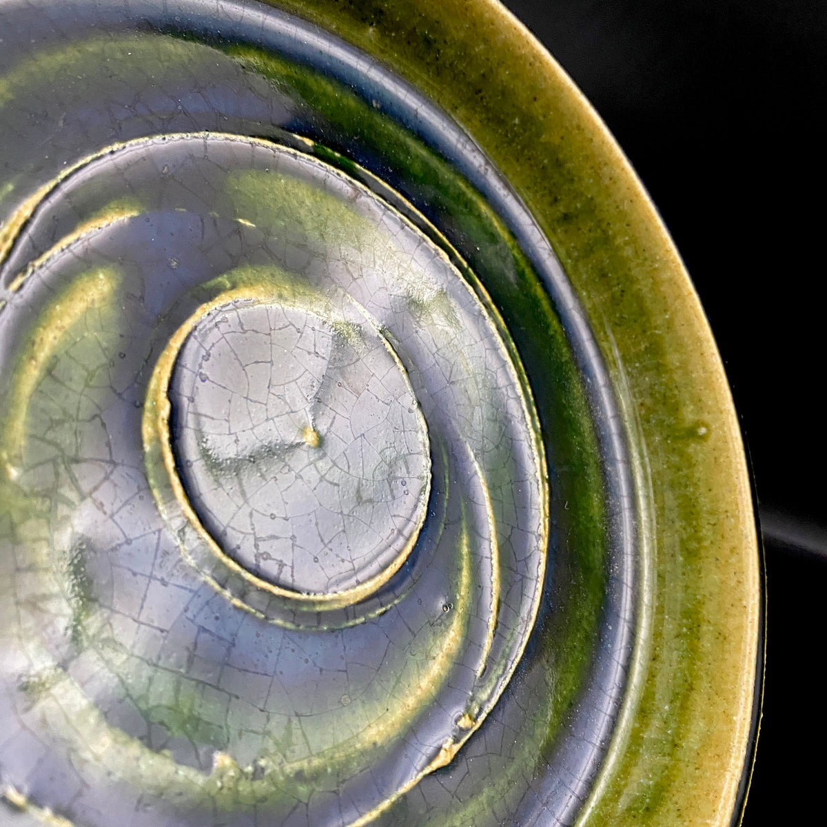 Houston (USA) | Member of the Kokugakai | Mashiko Potter and Pupil of Tatsuzo Shimaoka | Ken Matsuzaki | Plate with Swirl Pattern in Green and Blue Glazes | Dish for Snacks #477