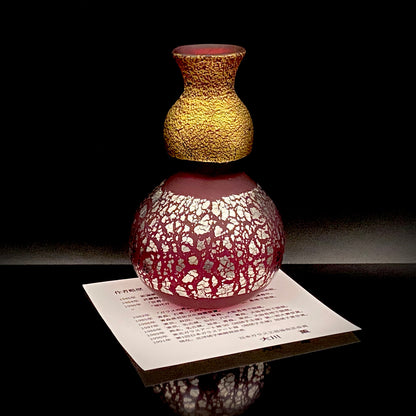 Aomori Prefecture Art and Culture Award Recipient, Tsugaru Vidro, Hokuyo Glass, Kaoru Okawa: Gourd-Shaped Frosted Crimson Glass Tokkuri (Sake Flask) with Gold and Silver Foil #478