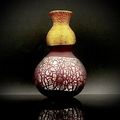Aomori Prefecture Art and Culture Award Recipient, Tsugaru Vidro, Hokuyo Glass, Kaoru Okawa: Gourd-Shaped Frosted Crimson Glass Tokkuri (Sake Flask) with Gold and Silver Foil #478
