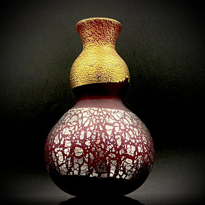 Aomori Prefecture Art and Culture Award Recipient, Tsugaru Vidro, Hokuyo Glass, Kaoru Okawa: Gourd-Shaped Frosted Crimson Glass Tokkuri (Sake Flask) with Gold and Silver Foil #478