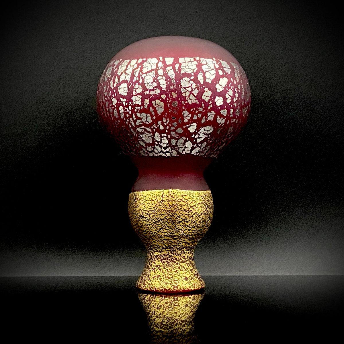 Aomori Prefecture Art and Culture Award Recipient, Tsugaru Vidro, Hokuyo Glass, Kaoru Okawa: Gourd-Shaped Frosted Crimson Glass Tokkuri (Sake Flask) with Gold and Silver Foil #478