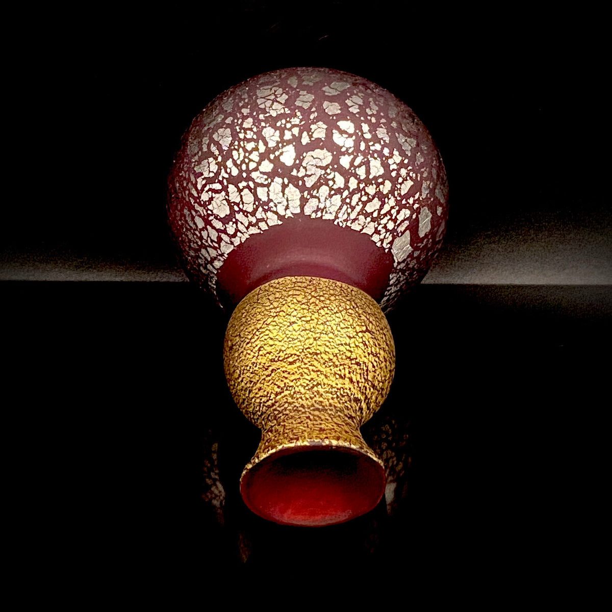 Aomori Prefecture Art and Culture Award Recipient, Tsugaru Vidro, Hokuyo Glass, Kaoru Okawa: Gourd-Shaped Frosted Crimson Glass Tokkuri (Sake Flask) with Gold and Silver Foil #478
