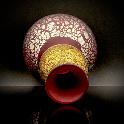 Aomori Prefecture Art and Culture Award Recipient, Tsugaru Vidro, Hokuyo Glass, Kaoru Okawa: Gourd-Shaped Frosted Crimson Glass Tokkuri (Sake Flask) with Gold and Silver Foil #478