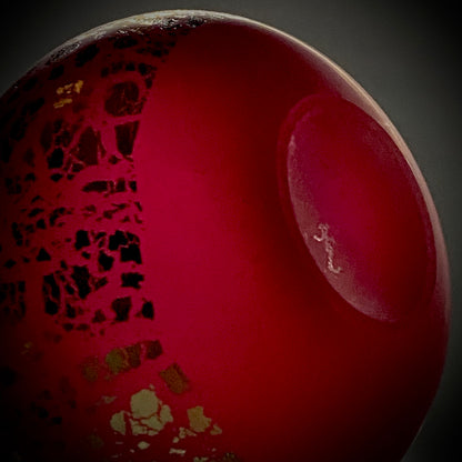 Aomori Prefecture Art and Culture Award Recipient, Tsugaru Vidro, Hokuyo Glass, Kaoru Okawa: Gourd-Shaped Frosted Crimson Glass Tokkuri (Sake Flask) with Gold and Silver Foil #478