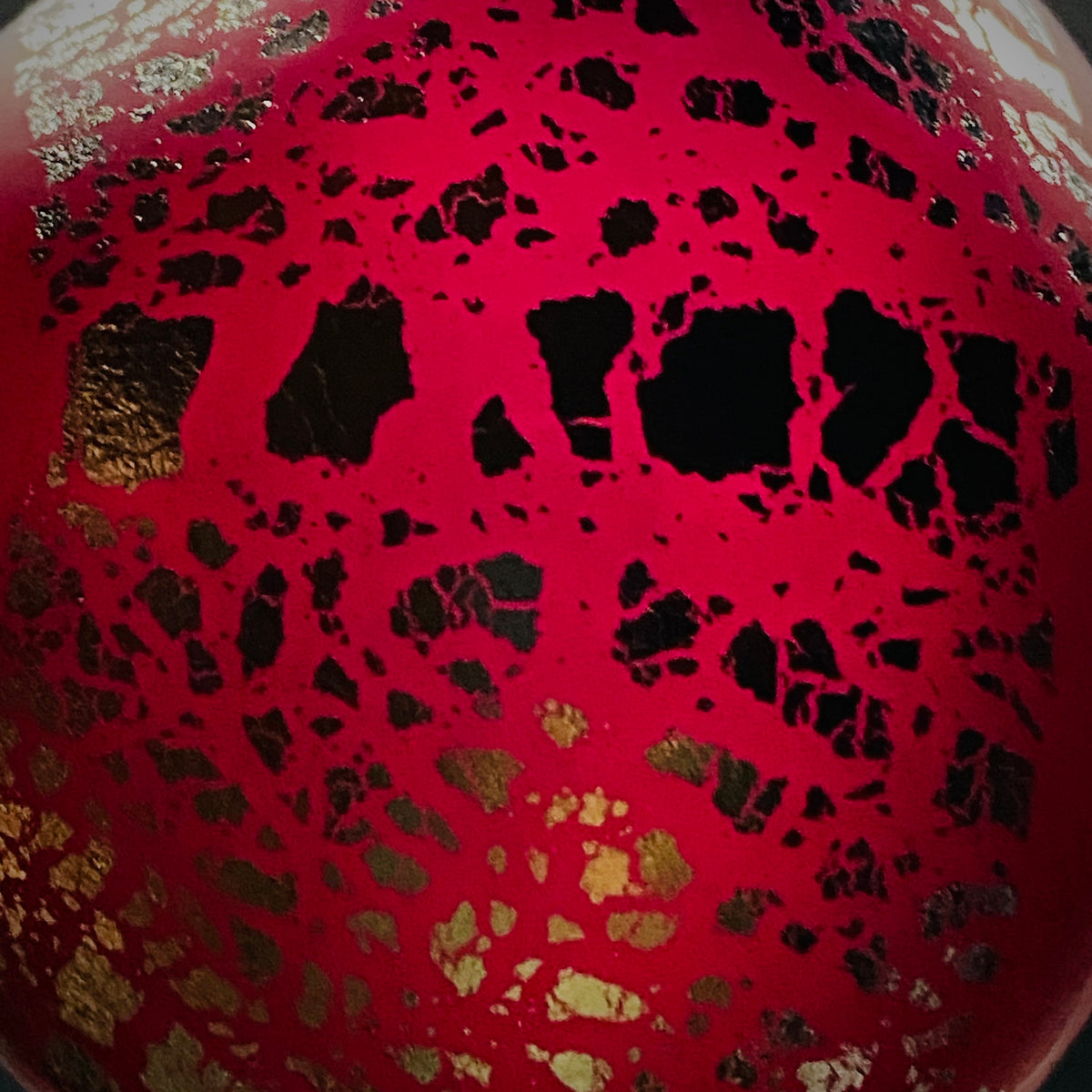 Aomori Prefecture Art and Culture Award Recipient, Tsugaru Vidro, Hokuyo Glass, Kaoru Okawa: Gourd-Shaped Frosted Crimson Glass Tokkuri (Sake Flask) with Gold and Silver Foil #478