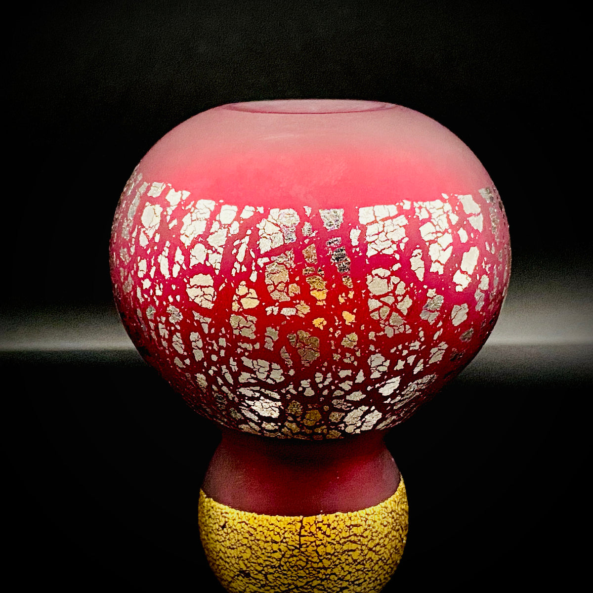 Aomori Prefecture Art and Culture Award Recipient, Tsugaru Vidro, Hokuyo Glass, Kaoru Okawa: Gourd-Shaped Frosted Crimson Glass Tokkuri (Sake Flask) with Gold and Silver Foil #478