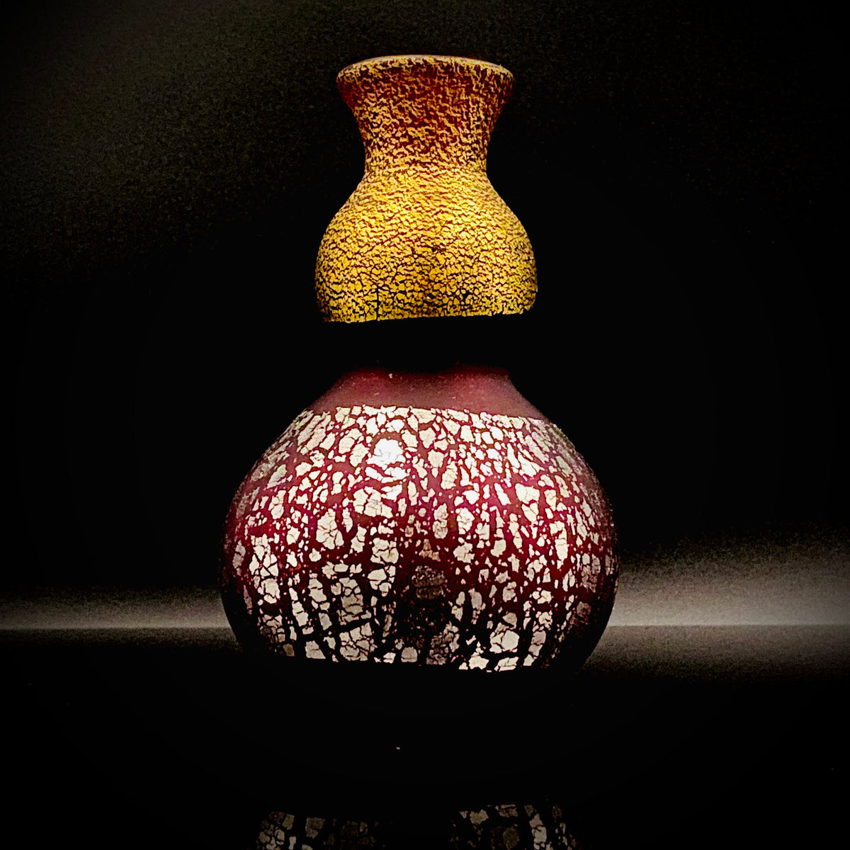 Aomori Prefecture Art and Culture Award Recipient, Tsugaru Vidro, Hokuyo Glass, Kaoru Okawa: Gourd-Shaped Frosted Crimson Glass Tokkuri (Sake Flask) with Gold and Silver Foil #478