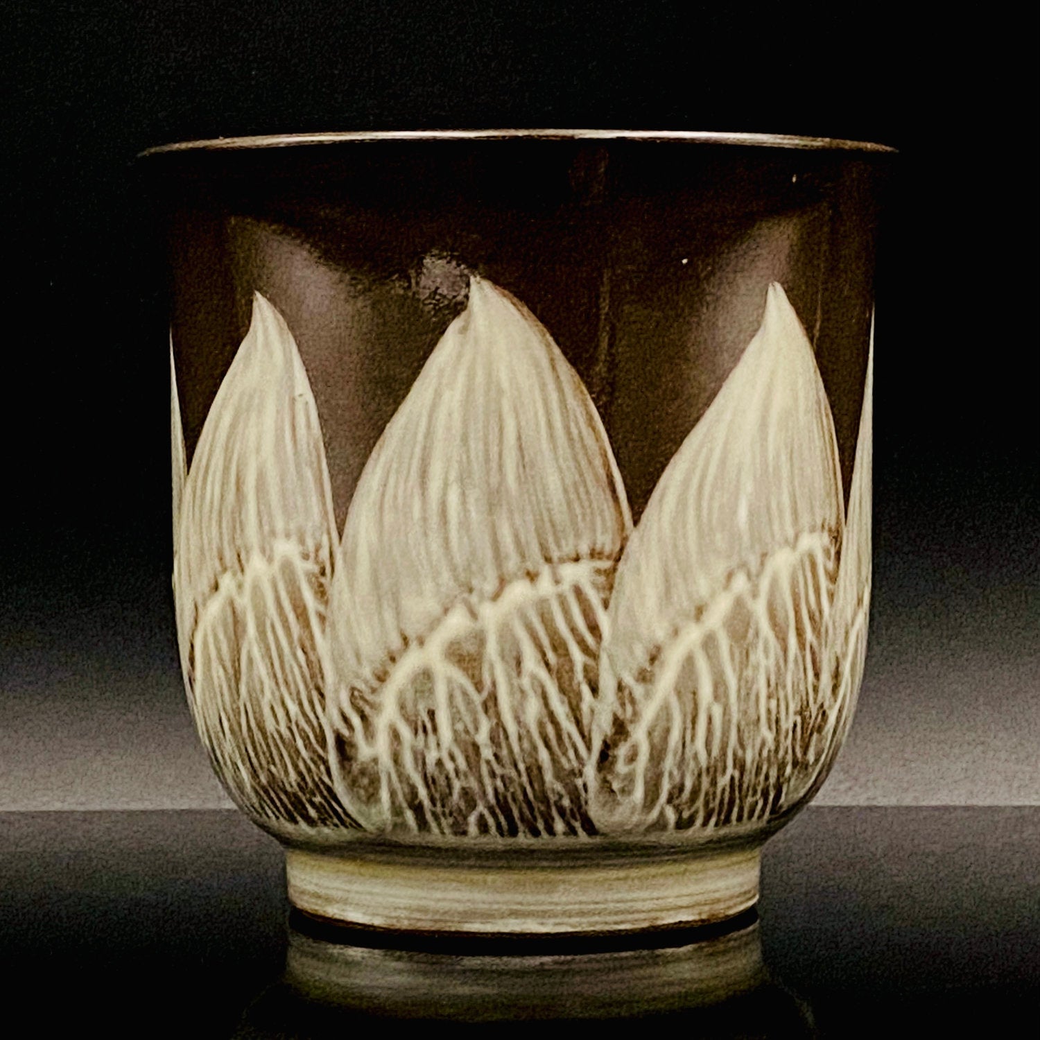 Utsutsugawa-yaki, Thirteenth Generation Yokoishi Gagyu, Lotus