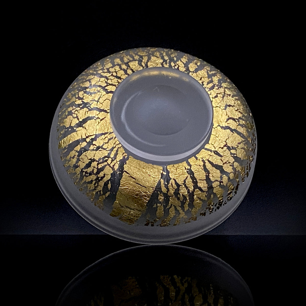 国立工芸館・横浜美術館収蔵作家 藤田 潤 作 手吹 金色箔 艶消し硝子 盃 国際ガラス展・金沢金賞 日本ガラス工芸協会元理事長 #483