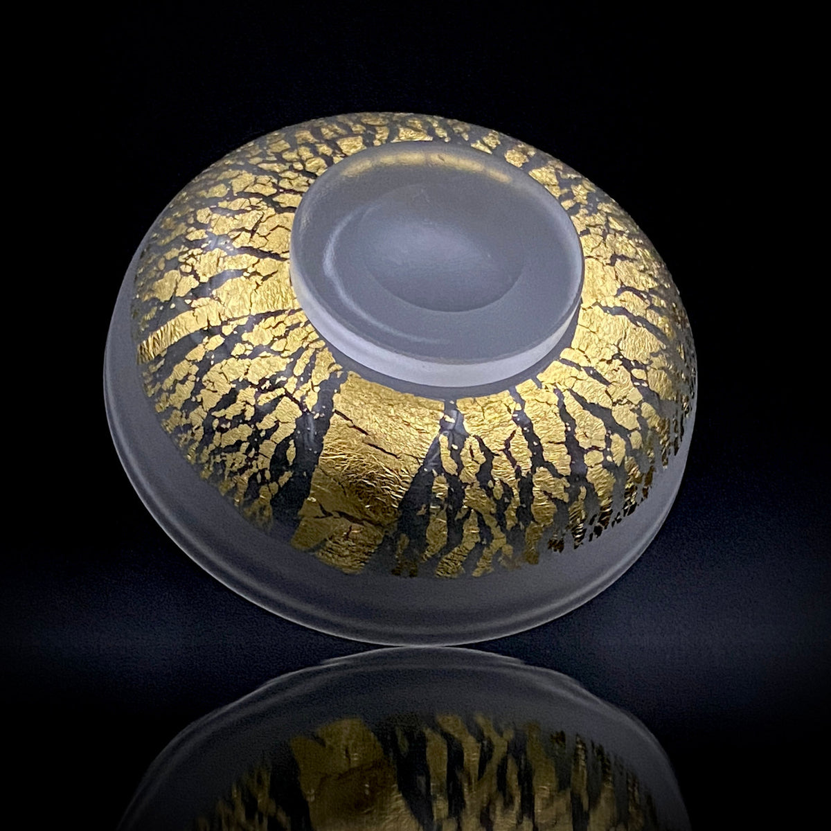 国立工芸館・横浜美術館収蔵作家 藤田 潤 作 手吹 金色箔 艶消し硝子 盃 国際ガラス展・金沢金賞 日本ガラス工芸協会元理事長 #483