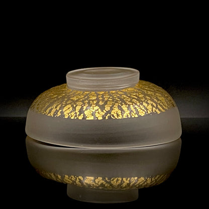 国立工芸館・横浜美術館収蔵作家 藤田 潤 作 手吹 金色箔 艶消し硝子 盃 国際ガラス展・金沢金賞 日本ガラス工芸協会元理事長 #483