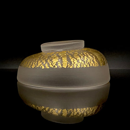 国立工芸館・横浜美術館収蔵作家 藤田 潤 作 手吹 金色箔 艶消し硝子 盃 国際ガラス展・金沢金賞 日本ガラス工芸協会元理事長 #483