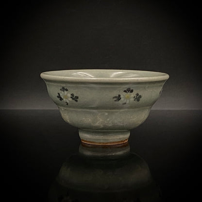 帝室技芸員 眞葛窯 初代 宮川香山 遺作 雲鶴青磁酒盃 小花文 眞葛窯印 二代 宮川香山 識箱 和のショットグラス #467