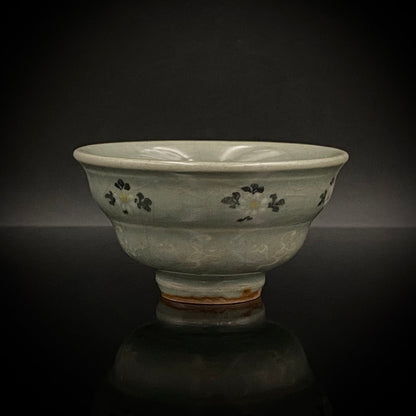 帝室技芸員 眞葛窯 初代 宮川香山 遺作 雲鶴青磁酒盃 小花文 眞葛窯印 二代 宮川香山 識箱 和のショットグラス #467