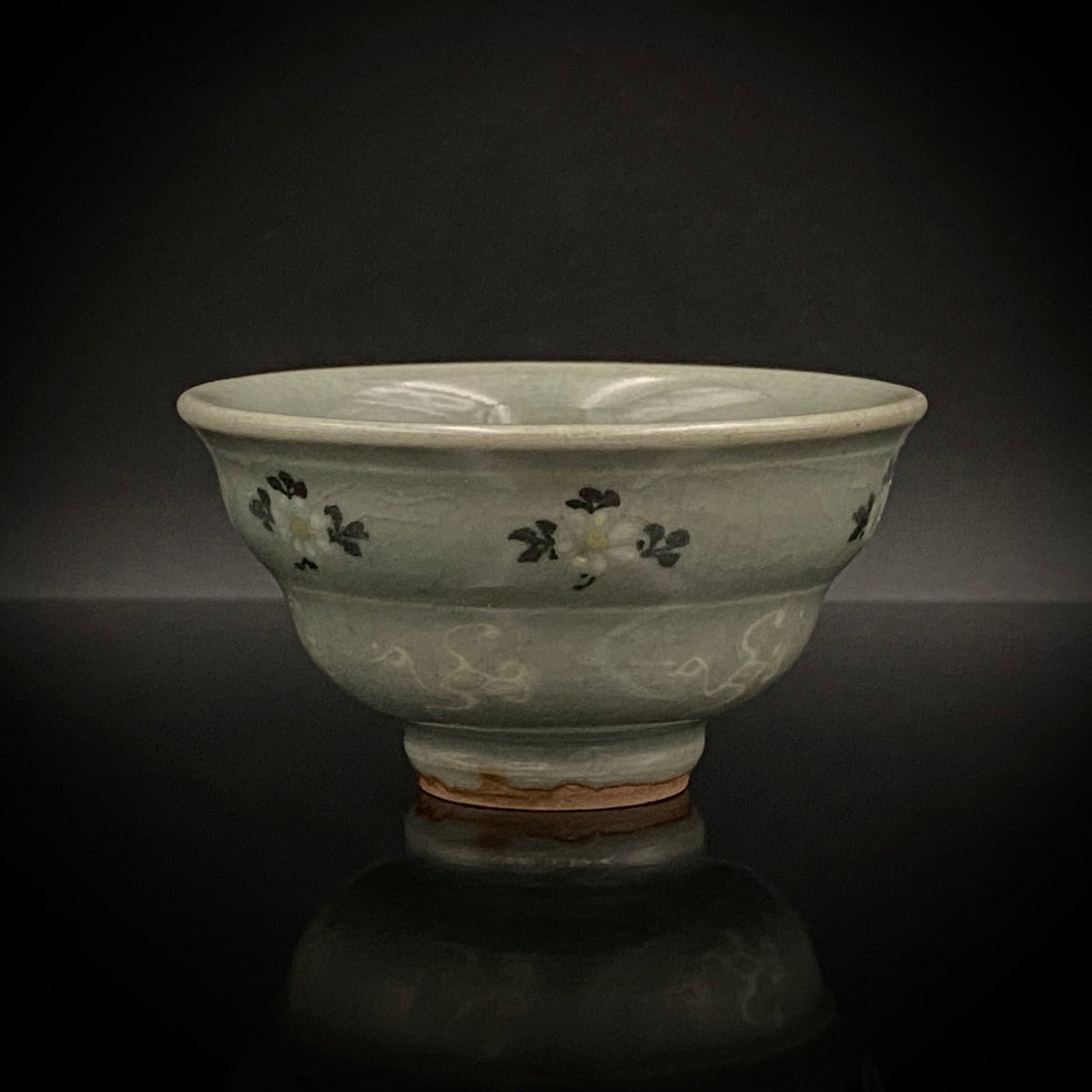 帝室技芸員 眞葛窯 初代 宮川香山 遺作 雲鶴青磁酒盃 小花文 眞葛窯印 二代 宮川香山 識箱 和のショットグラス #467