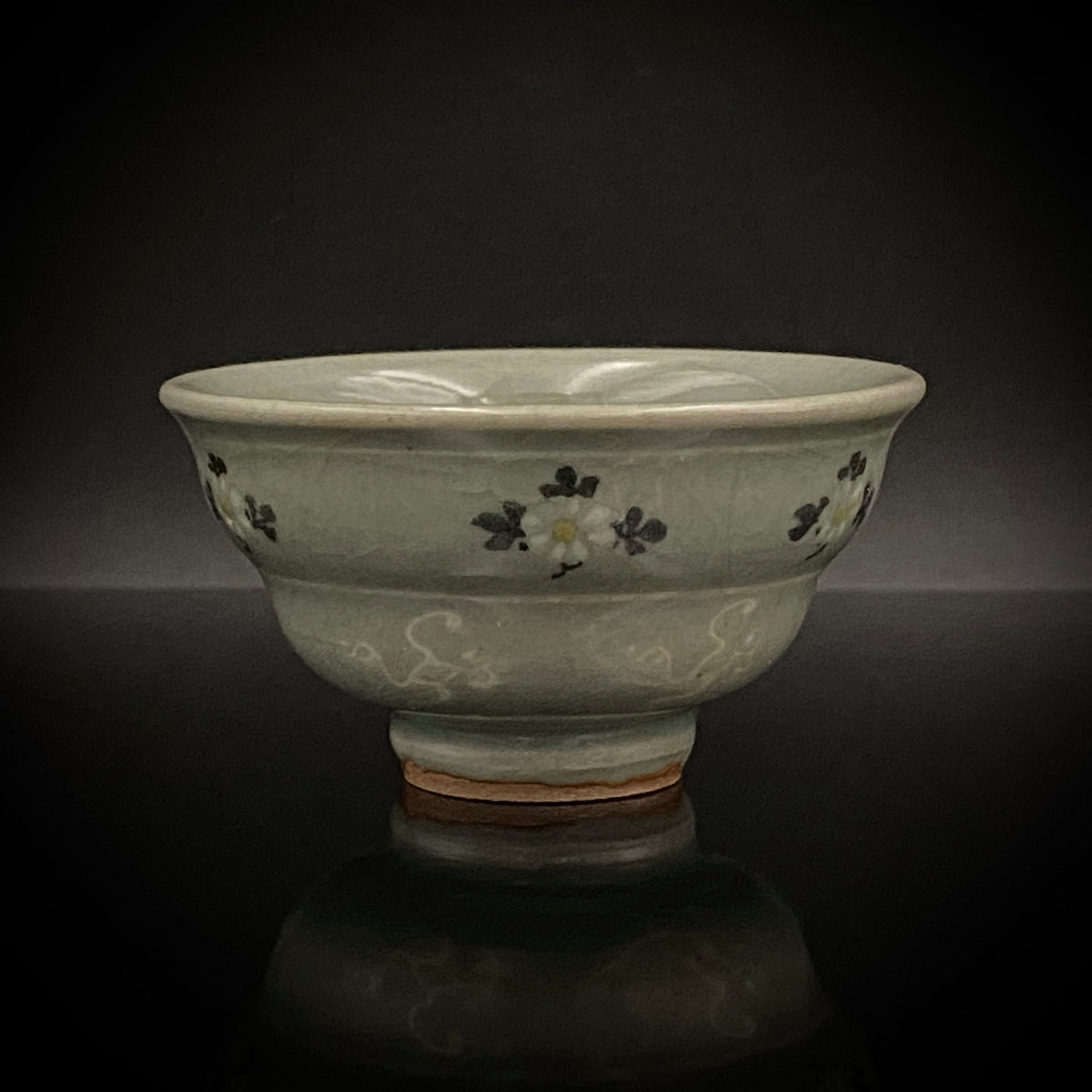 帝室技芸員 眞葛窯 初代 宮川香山 遺作 雲鶴青磁酒盃 小花文 眞葛窯印 二代 宮川香山 識箱 和のショットグラス #467