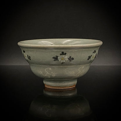 帝室技芸員 眞葛窯 初代 宮川香山 遺作 雲鶴青磁酒盃 小花文 眞葛窯印 二代 宮川香山 識箱 和のショットグラス #467