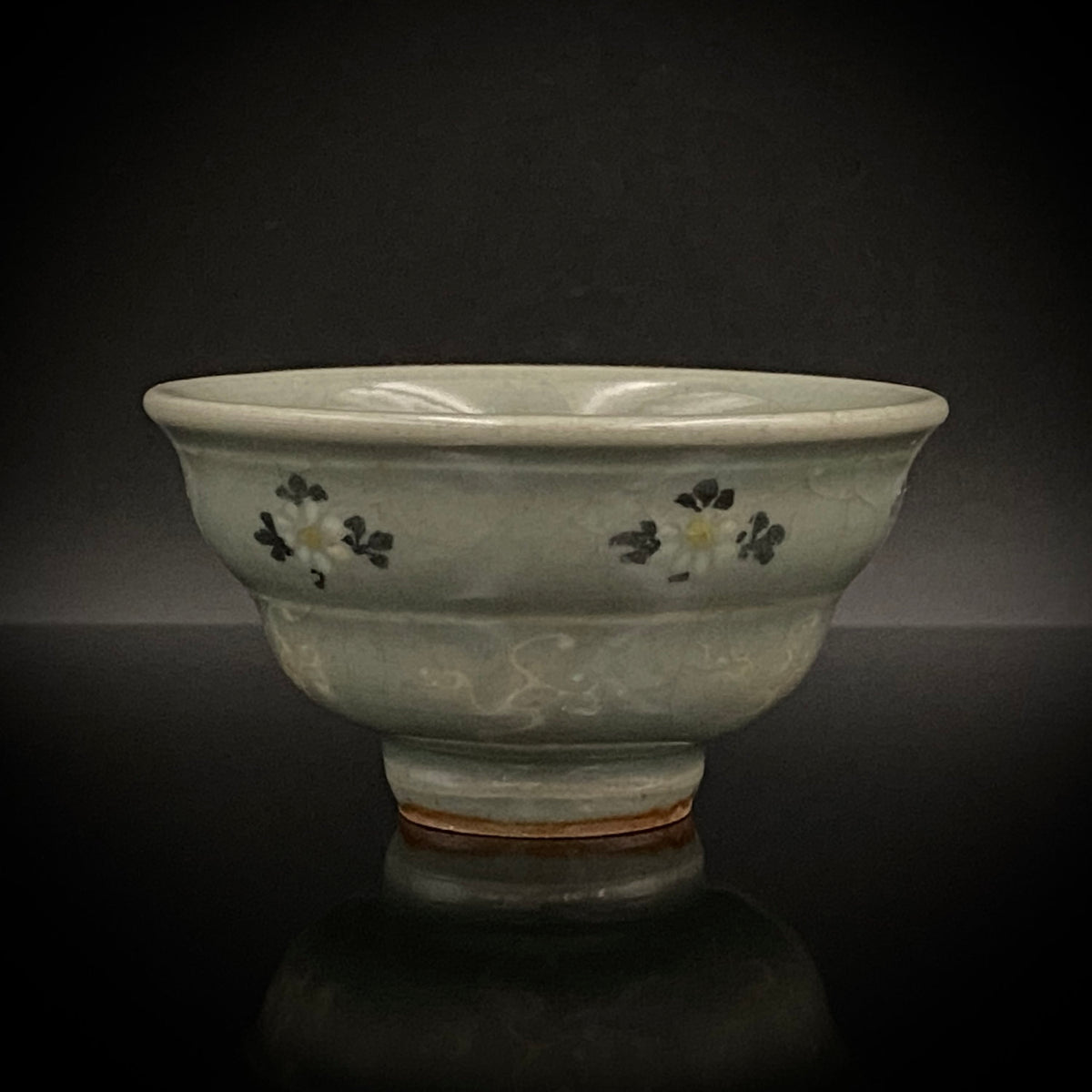 帝室技芸員 眞葛窯 初代 宮川香山 遺作 雲鶴青磁酒盃 小花文 眞葛窯印 二代 宮川香山 識箱 和のショットグラス #467
