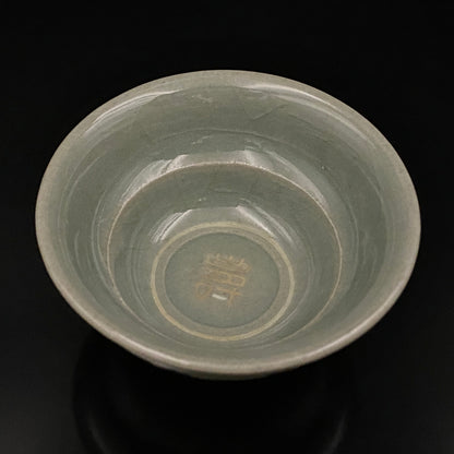 帝室技芸員 眞葛窯 初代 宮川香山 遺作 雲鶴青磁酒盃 小花文 眞葛窯印 二代 宮川香山 識箱 和のショットグラス #467