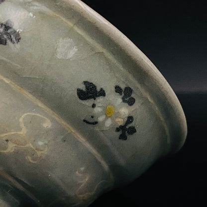 帝室技芸員 眞葛窯 初代 宮川香山 遺作 雲鶴青磁酒盃 小花文 眞葛窯印 二代 宮川香山 識箱 和のショットグラス #467