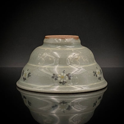 帝室技芸員 眞葛窯 初代 宮川香山 遺作 雲鶴青磁酒盃 小花文 眞葛窯印 二代 宮川香山 識箱 和のショットグラス #467