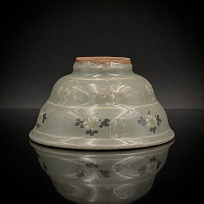 帝室技芸員 眞葛窯 初代 宮川香山 遺作 雲鶴青磁酒盃 小花文 眞葛窯印 二代 宮川香山 識箱 和のショットグラス #467