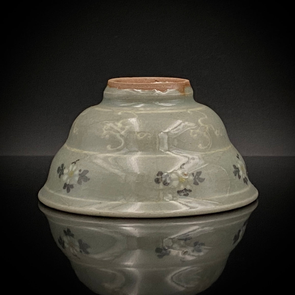 帝室技芸員 眞葛窯 初代 宮川香山 遺作 雲鶴青磁酒盃 小花文 眞葛窯印 二代 宮川香山 識箱 和のショットグラス #467