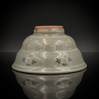 帝室技芸員 眞葛窯 初代 宮川香山 遺作 雲鶴青磁酒盃 小花文 眞葛窯印 二代 宮川香山 識箱 和のショットグラス #467