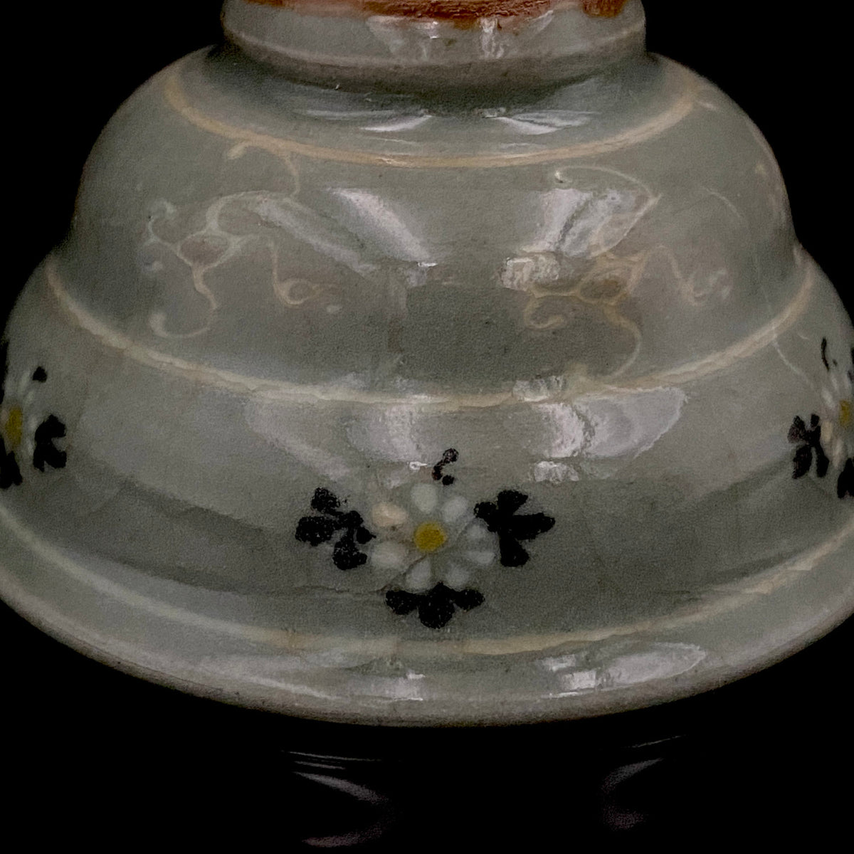帝室技芸員 眞葛窯 初代 宮川香山 遺作 雲鶴青磁酒盃 小花文 眞葛窯印 二代 宮川香山 識箱 和のショットグラス #467