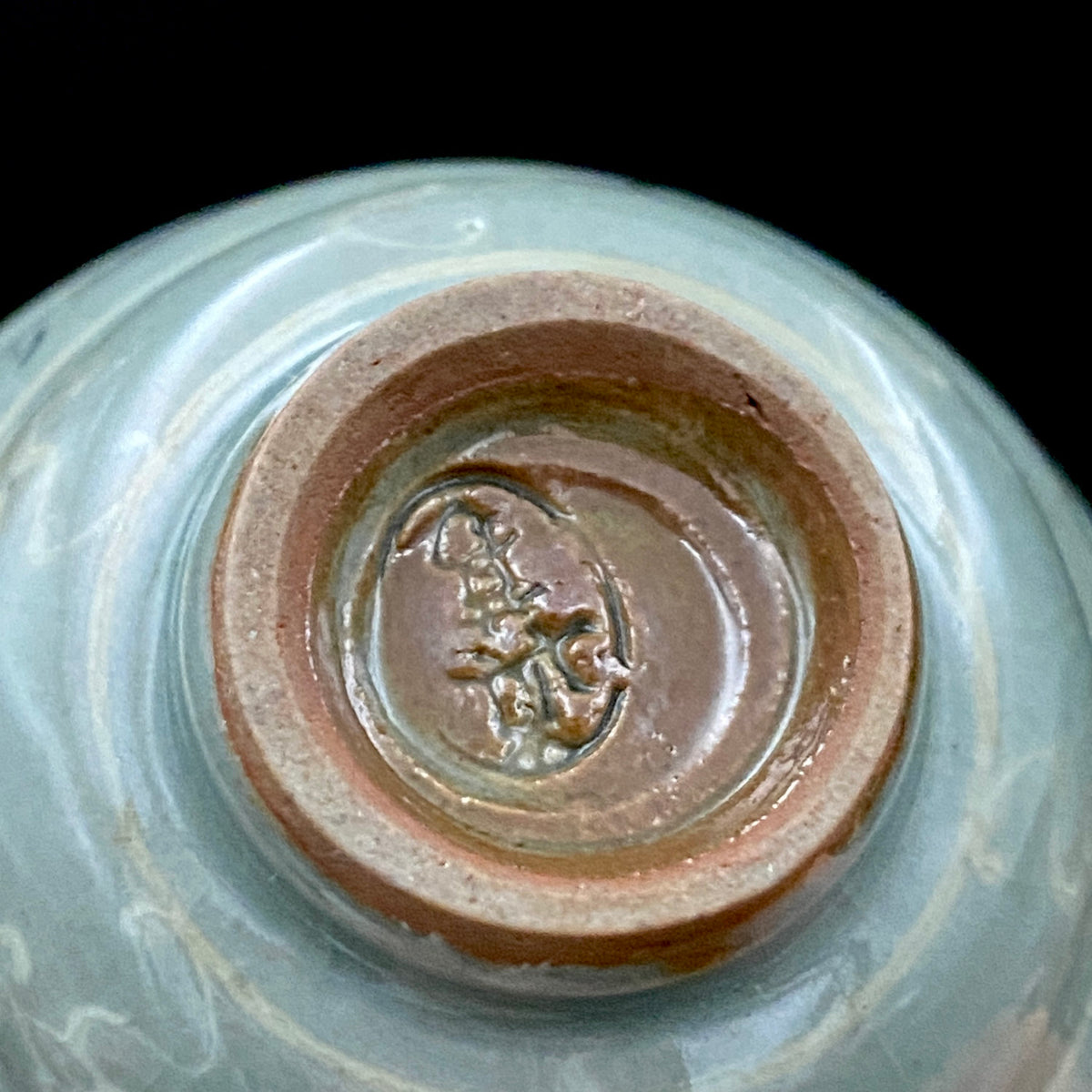 帝室技芸員 眞葛窯 初代 宮川香山 遺作 雲鶴青磁酒盃 小花文 眞葛窯印 二代 宮川香山 識箱 和のショットグラス #467