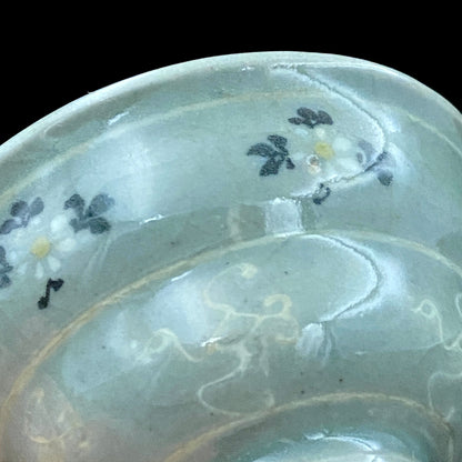 帝室技芸員 眞葛窯 初代 宮川香山 遺作 雲鶴青磁酒盃 小花文 眞葛窯印 二代 宮川香山 識箱 和のショットグラス #467