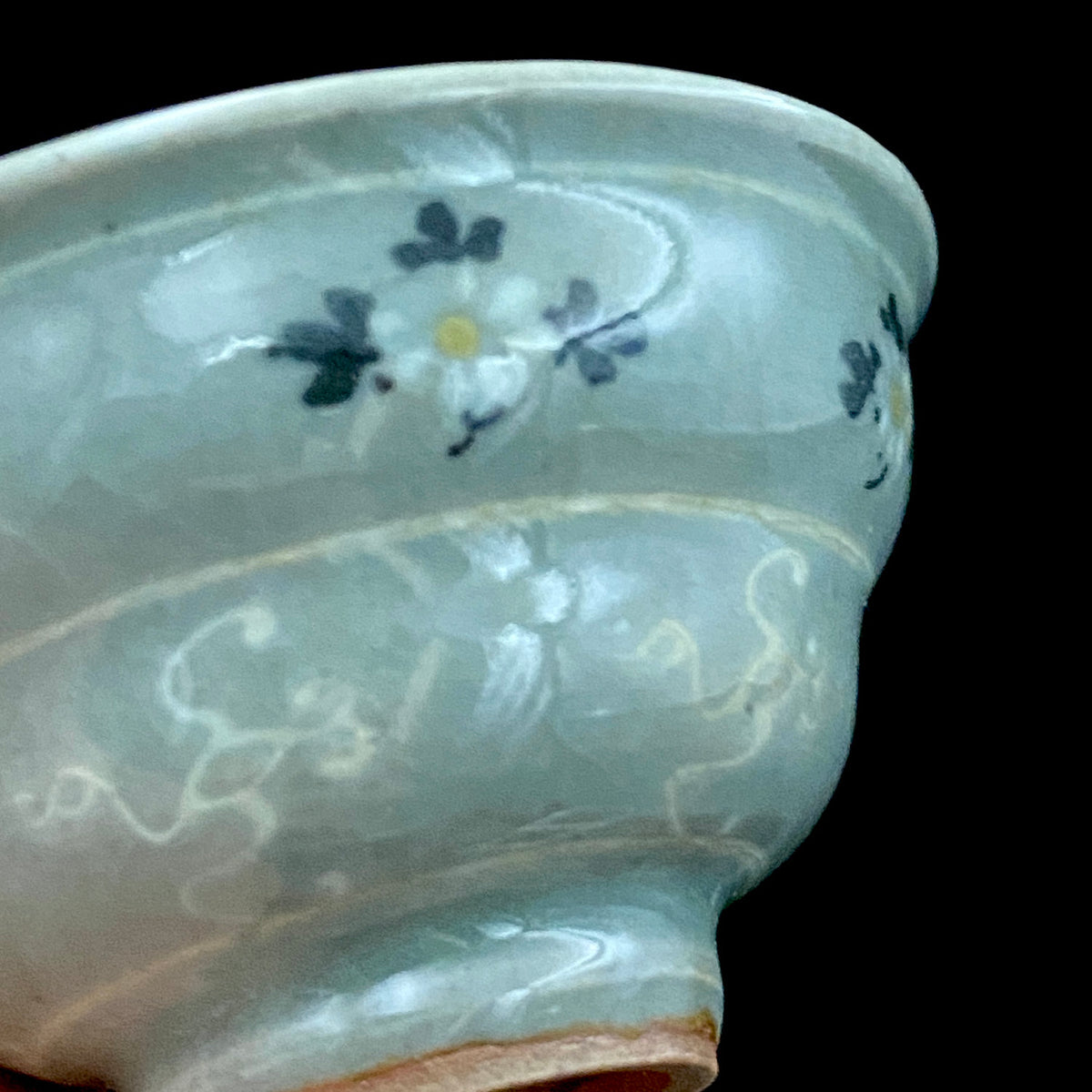 帝室技芸員 眞葛窯 初代 宮川香山 遺作 雲鶴青磁酒盃 小花文 眞葛窯印 二代 宮川香山 識箱 和のショットグラス #467